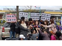 機師工會統計目前將近600機師繳回檢定證參與罷工，今日華航一共取消26航班，外界擔憂長期罷工之下，恐讓華航調度失控。