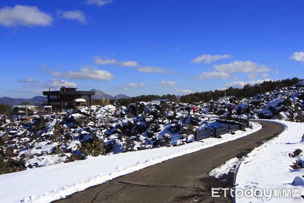 ▲▼日本鬼押出園,淺間山觀音堂,熔岩,雪景。（圖／記者蔡玟君攝）