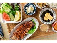 燒烤秘漬韓式味增醬厚切豬五花 菜名很長，厚切豬五花很Q很香。