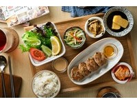 熱煎韓風手打年糕漢堡排 這是一套非常適合親子共食的套餐，用的是溫和不辛辣、注重營養健康的食材。