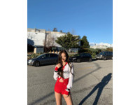 年僅23歲的Jennie，是香奈兒在南韓力捧的女星之一，很擅長將小香穿出自己的味道，年輕又有魅力，靠著這點拿下「人間香奈兒」的名號。