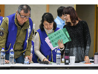 華航機師罷工，勞資第三次座談會議，工會常務理事陳蓓蓓針對口誤致歉。（圖／記者林敬旻攝）