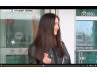 ▲▼Krystal「被迫營業」15秒影瘋傳　粉絲笑瘋：她不想比愛心。（圖／翻攝自秒拍）
