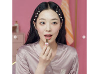 ▲雅詩蘭黛,雪莉,保養,護唇,。（圖／翻攝自 IG）