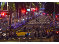 ▲▼2019台北燈節,中華路燈海隧道。（圖／記者李毓康攝）