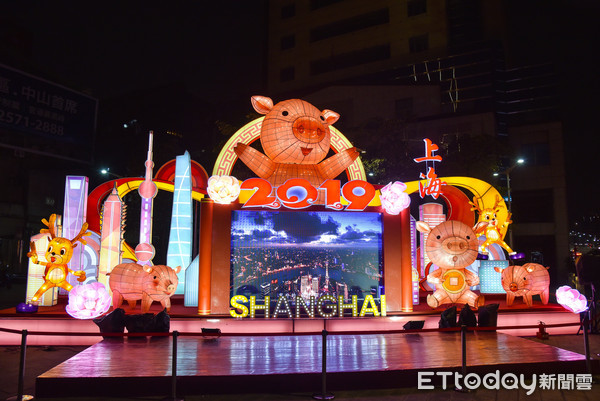 ▲▼2019台北燈節,上海豬歲喜盈門。（圖／記者李毓康攝）