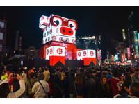 ▲▼2019台北燈節開幕點燈典禮,東森集團主燈贊助LOGO露出,東森購物。（圖／記者李毓康攝）
