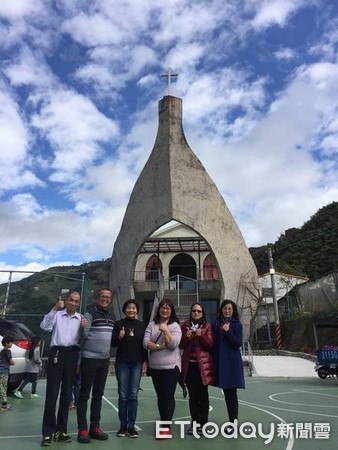 ▲楊麗環陪同柯文哲桃園參香引關注。（圖／擷取自楊麗環臉書）