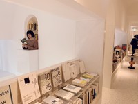 在「書店」難以維生的年代，他們的嘗試十分大膽和創新，「無上限金額」大手筆購入建築藝術類藏書，由6位建築文化權威領域專家來選書。