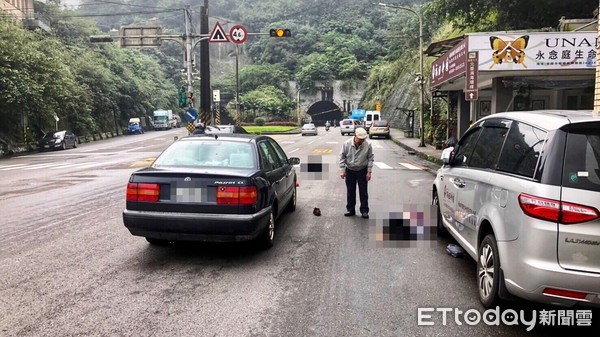 ▲ 趕搭公車闖紅燈穿越馬路 兄妹遭撞噴飛1死1重傷。（圖／記者郭世賢翻攝）