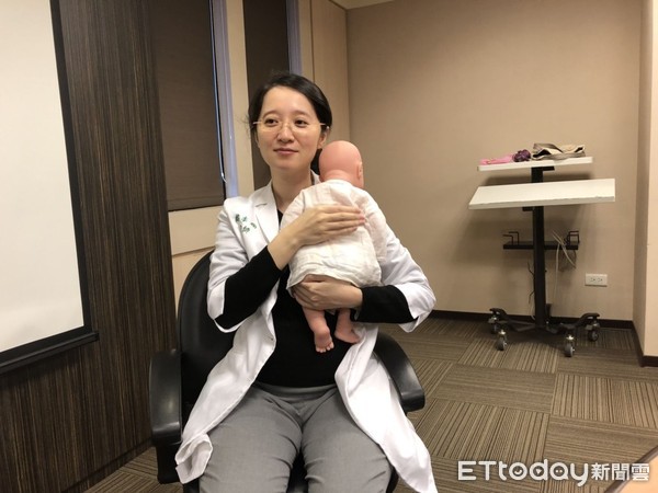 ▲書田診所小兒科主治醫師戴季珊。(圖/記者嚴云岑攝)