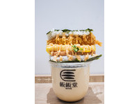 ▲▼  整隻海大蝦超豪邁！台北吃得到沖繩飯糰　一口難以咬下（圖／Ireneの吃喝玩樂）