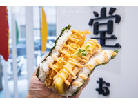 ▲▼  整隻海大蝦超豪邁！台北吃得到沖繩飯糰　一口難以咬下（圖／Ireneの吃喝玩樂）