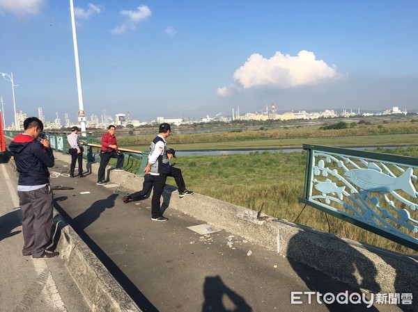 ▲▼       雙園大橋墜橋      。（圖／記者吳奕靖翻攝）