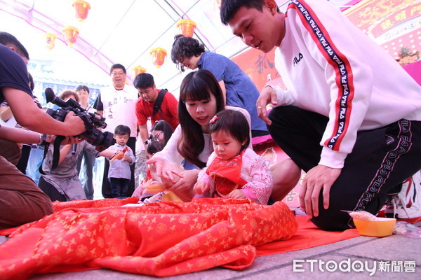 ▲▼ 嘉邑城隍廟遊Love園親子館，循古禮辦抓周活動，即日起開放報名。（圖／記者翁伊森翻攝，下同）