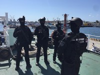 ▲海巡署特勤隊員集結整備完成出發救人，海巡署官員到場說明。（圖／記者張君豪翻攝）