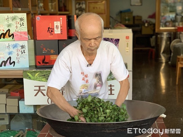 ▲ 坪林「天泰茶莊」茶味入餐 炒茶絕活聽講古兼嚐鮮。（圖／新北市農業局提供）