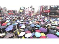2019台北燈節踩街嘉年華遊行現場人潮。（圖／共訊）