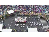 2019台北燈節踩街嘉年華遊行迪士尼遊行空拍。（圖／共訊）