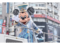 2019台北燈節踩街嘉年華遊行,東京迪士尼35週年慶特別遊行。（圖／記者李毓康攝）