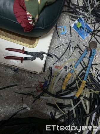 ▲2竊嫌所偷的電纜線有245公斤，還有電銲機、電鋸及電線皮等贓物，種類非常多。（圖／記者黃孟珍翻攝）