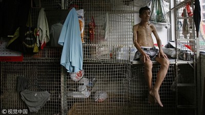 香港地獄級炒房　「籠屋、劏房」十坪不到擠六人　吃喝拉撒都在同一間