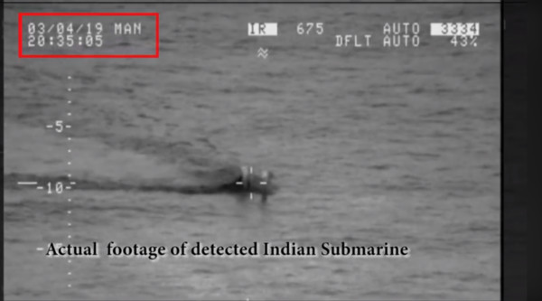 ▲▼印度潛艦被逼上浮。（圖／翻攝自Director General Public Relations - Navy臉書）