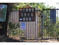 園區內沒有過多的人工設備和設施，只有最真實的猴群生活和餵食秀，而且也不灑農藥，所以除了猴子以外，還經常可以看見蝴蝶和青蛙，在這裡你可以體驗到最自然的生態環境。
