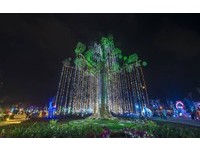 其中類似電影阿凡達場景的「生命樹」未來將座落屏東縣體育館前，夜間也會點燈繼續發光、陪伴縣民。