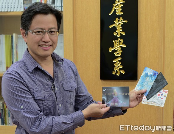 ▲▼ 「海之女神」明信片需求熱 屏東縣政府決定再版 。(圖/記者陳崑福翻攝)