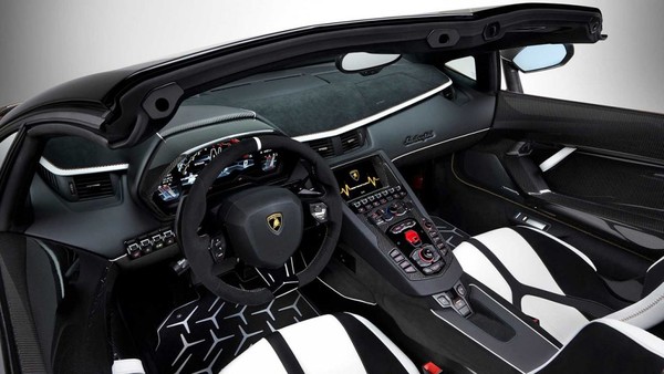 日內瓦車展／770匹破風快感　藍寶堅尼Aventador SVJ敞篷版千萬現身（圖／翻攝自藍寶堅尼）