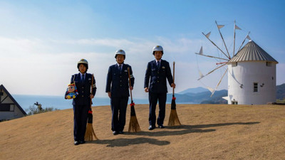 魔女考上日本交警！　騎掃把攔下「單車雙載」原來是超萌宣導