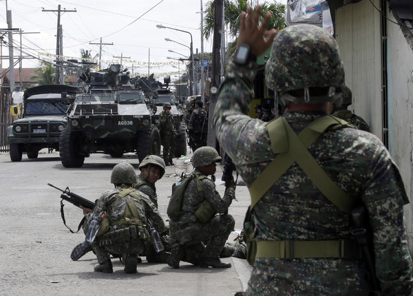 菲律賓反政府武裝進攻南部三寶顏市。(圖／達志影像／美聯社)
