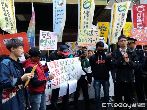 ▲▼台灣移工聯盟今天到勞動部抗議，反對漁工納入84-1責任制、反對農業外展與製造業外展。（圖／記者紀佳妘攝）