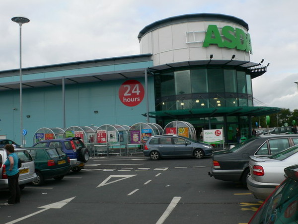▲▼艾斯達（ASDA）為美國零售業巨頭沃爾瑪（Walmart）旗下的連鎖超市。（圖／wikimedia）