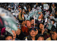 余天選前之夜造勢晚會，台下支持者。（圖／記者林敬旻攝）