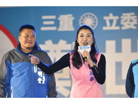 三重立委補選，國民黨參選人鄭世維選前之夜，立委許淑華到場支持。（圖／記者湯興漢攝）