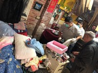 ▲▼苗栗失智的謝爺爺家中所有的生活用品都是一對，等著已經過世的謝奶奶有一天能夠回家。（圖／「和宸企業社阿昌清潔庇護工場」授權）