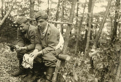 一戰德軍怎麼上廁所？歷史照片「土炮座廁」，違反軍紀就去填屎坑