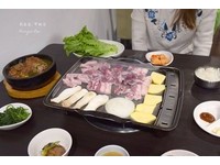 「松五梅」為松阪肉、豬五花、梅花豬肉三者總稱。有網友說，《東輝韓食館》的烤肉平價好吃、cp值極高，我們便點了份來吃。以兩人份600元的價位來說，有這樣的表現已算不錯，生菜還能免費續一次。