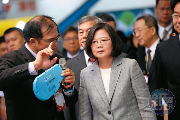 已宣布競選連任的總統蔡英文,將在黨內初選與賴清德對決,綠營分裂危機一觸即發。