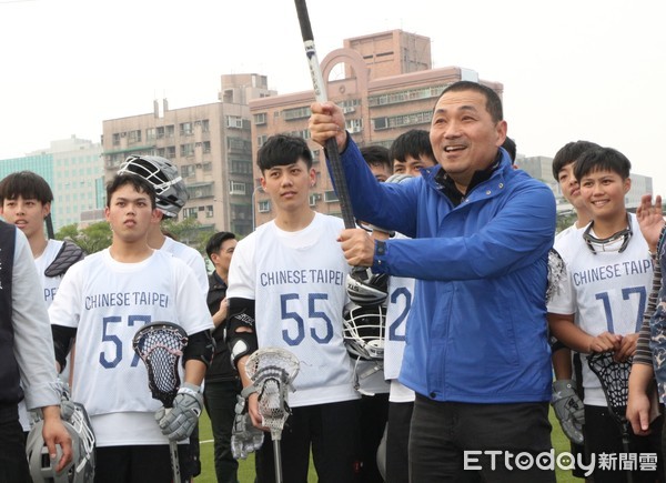 ▲ 侯友宜視察中和錦和運動公園 推動「全齡共融」樂齡公園。（圖／新北市民政局提供）