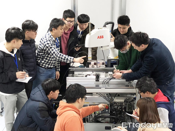 ▲▼友達、仁寶、緯創GOLF聯盟 提供380個實習職缺。(圖/業者提供)