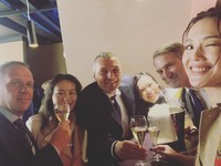 她在IG寫下心得：「就像一家人一樣，羨慕寶格麗大家庭的情誼」，最後還補充：「聽了一整天的各式英語，累掛寶寶了。」