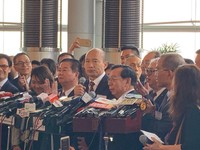 ▲高雄市長韓國瑜接受媒體聯訪。（圖／記者吳奕靖攝）