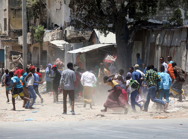 ▲▼索馬利亞摩加迪休發生自殺炸彈攻擊。（圖／路透社）