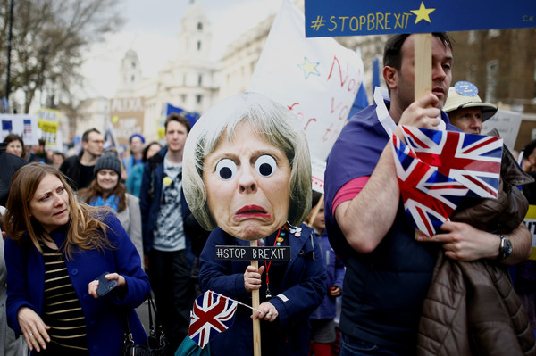 ▲▼示威者2019年3月23日聚集在倫敦街頭，要求政府針對脫歐舉行二次公投。（圖／路透）