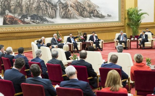 ▲▼▲▼3月25日，國務院總理李克強在北京會見出席中國發展高層論壇2019年年會的境外代表並同他們座談。（圖／新華社）