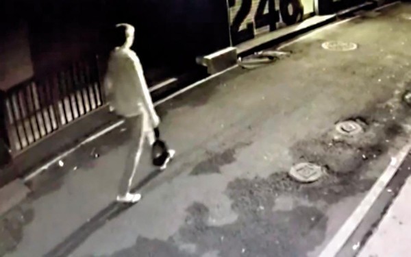 ▲▼ 新加坡情侶生女嬰丟廚餘桶。(圖/鏡週刊)