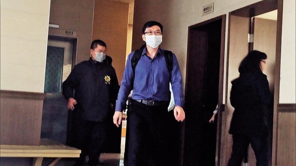 ▲▼ 新加坡情侶生女嬰丟廚餘桶。(圖/鏡週刊)